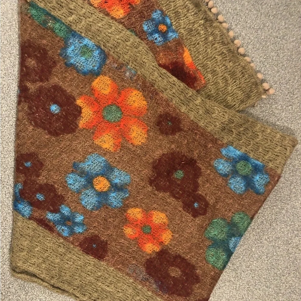 VTG SCARF boho Knit Scarf Brown Hippie Retro 60s Chic Flowers & Pom-Pom Ends
